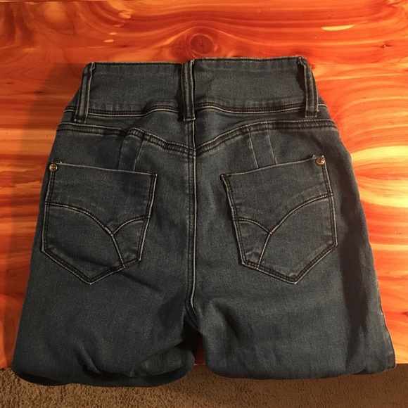 VENUS Figure Flattering Shaping Denim Capri NWOT 2 - Picture 6 of 10